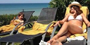 TRABAJAR Y A LA VEZ GOZAR DE UNAS MERECIDAS VACACIONES